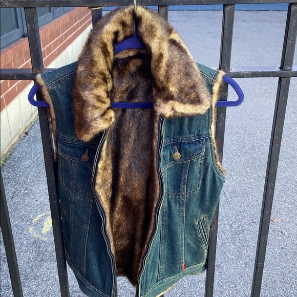 Braetan Denim Vest with Faux Fur Collar - Picture 2 of 6